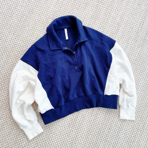 Fabletics Tops - Fabletics year round snap pullover Blue and White Women's Sweatshirt XS cropped
